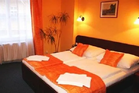 U Stare Pani - At The Old Lady Hotel Prag