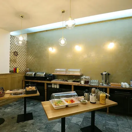 ウ スタレー パニー アット ジ オールド レディ 4* プラハ