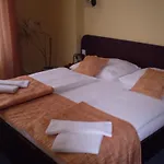 Otel U Stare Pani - At The Old Lady Prag
